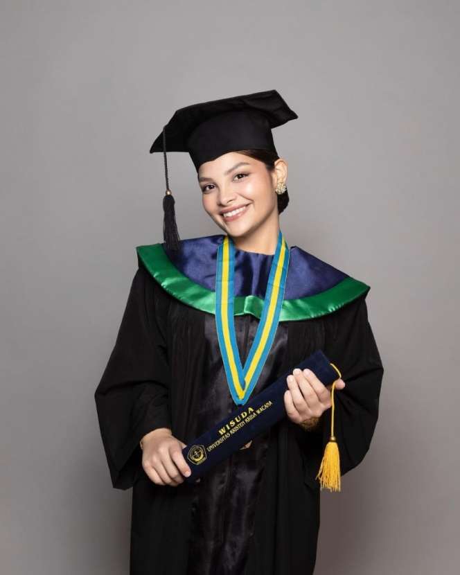 Momen Wisuda Virtual 7 Seleb, Kece Banget!