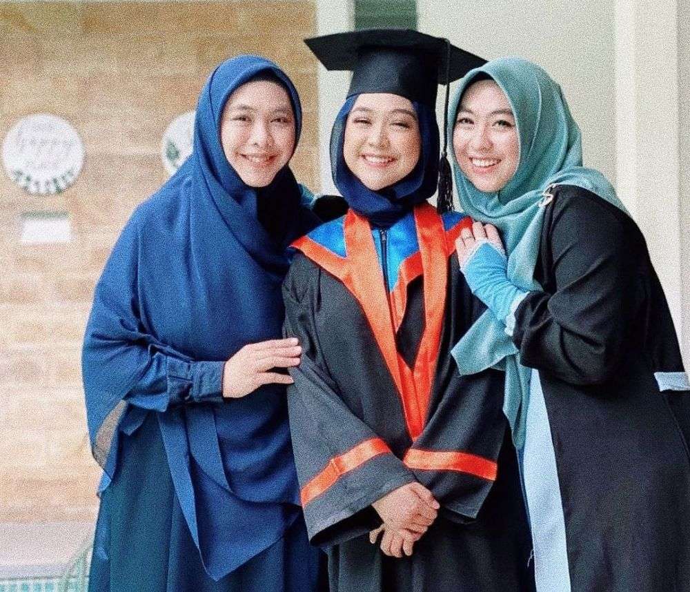 Momen Wisuda Virtual 7 Seleb, Kece Banget!