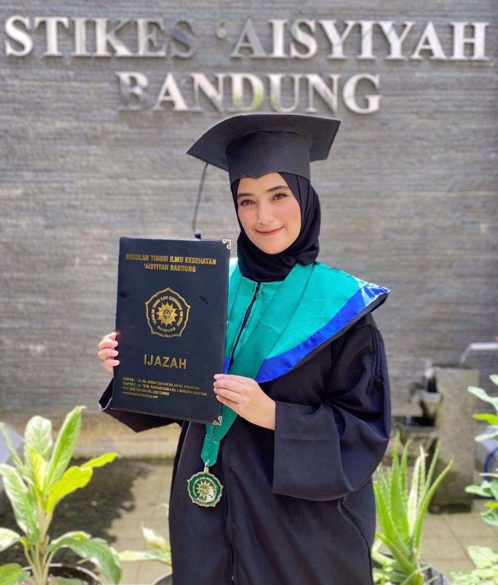 Momen Wisuda Virtual 7 Seleb, Kece Banget!