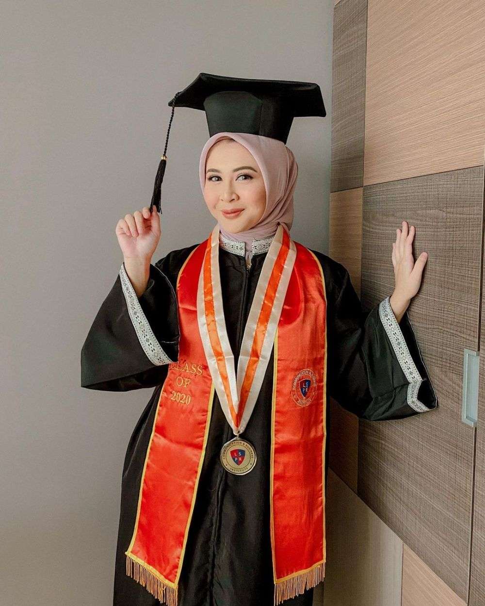 Momen Wisuda Virtual 7 Seleb, Kece Banget!