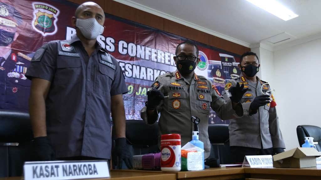 Bukan Bong Sabu Biasa, Barang Bukti Nia Ramadhani-Ardi Bakrie