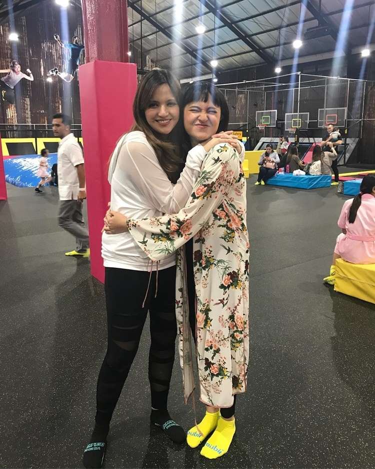 10 Potret Persahabatan Nia Ramadhani & Marshanda, Bikin Haru!