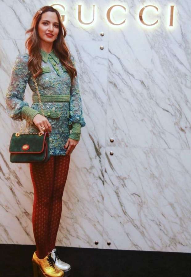 10 Foto Berani dan Nyeleneh Nia Ramadhani yang Jadi Omongan