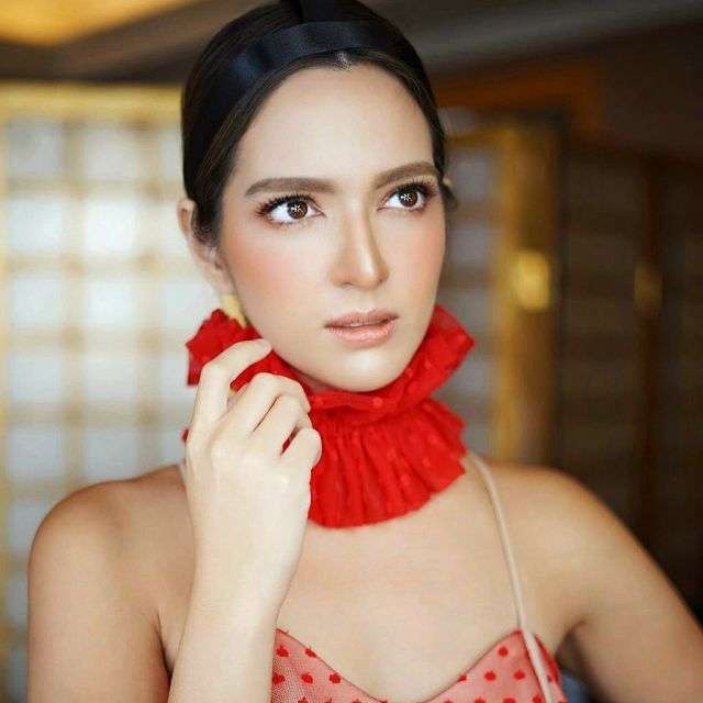 10 Foto Berani dan Nyeleneh Nia Ramadhani yang Jadi Omongan