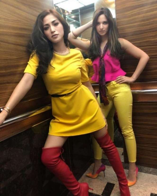 10 Foto Berani dan Nyeleneh Nia Ramadhani yang Jadi Omongan