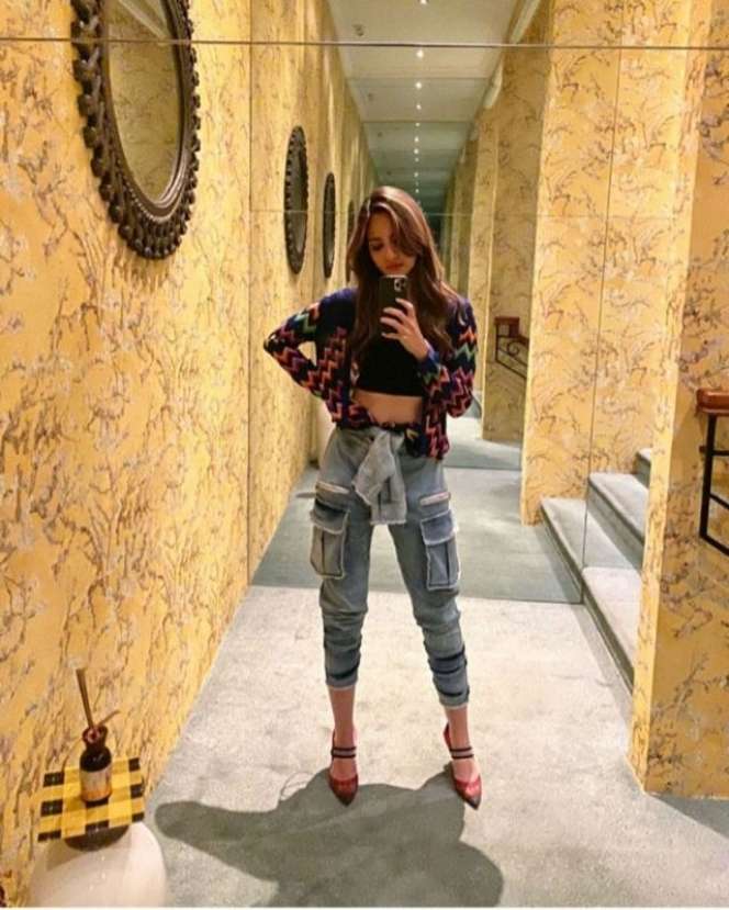 10 Foto Berani dan Nyeleneh Nia Ramadhani yang Jadi Omongan