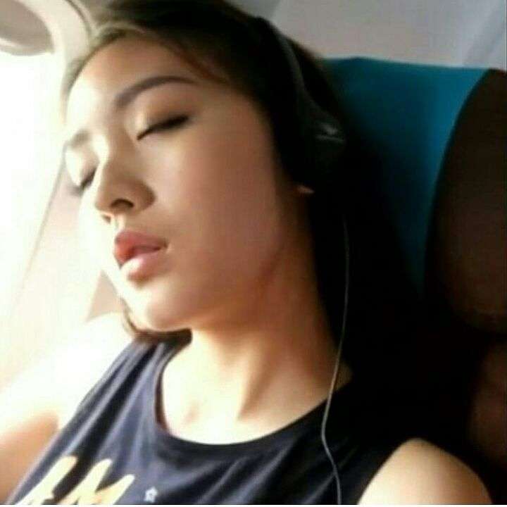 12 Artis Cantik Tertangkap Kamera Tidur Mangap, Duh Kok Gitu..