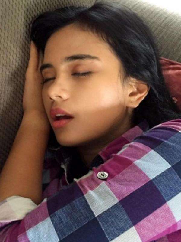 12 Artis Cantik Tertangkap Kamera Tidur Mangap, Duh Kok Gitu..