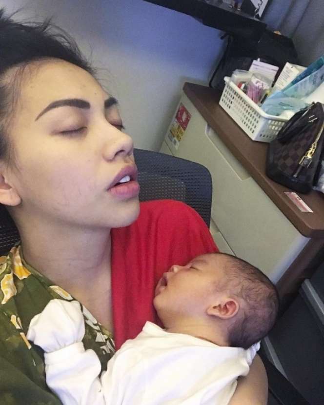 12 Artis Cantik Tertangkap Kamera Tidur Mangap, Duh Kok Gitu..