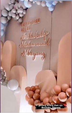 10 Momen Manis Aqiqah Anak Pertama Dinda Hauw & Rey Mbayang