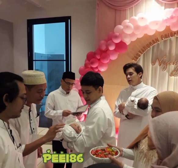 10 Momen Manis Aqiqah Anak Pertama Dinda Hauw & Rey Mbayang
