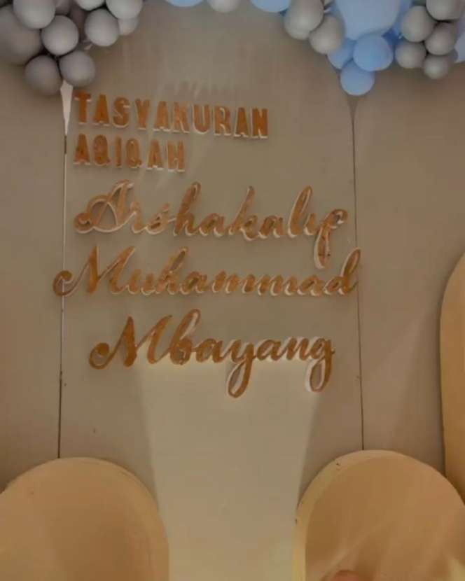 10 Momen Manis Aqiqah Anak Pertama Dinda Hauw & Rey Mbayang