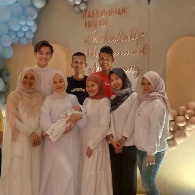 10 Momen Manis Aqiqah Anak Pertama Dinda Hauw & Rey Mbayang