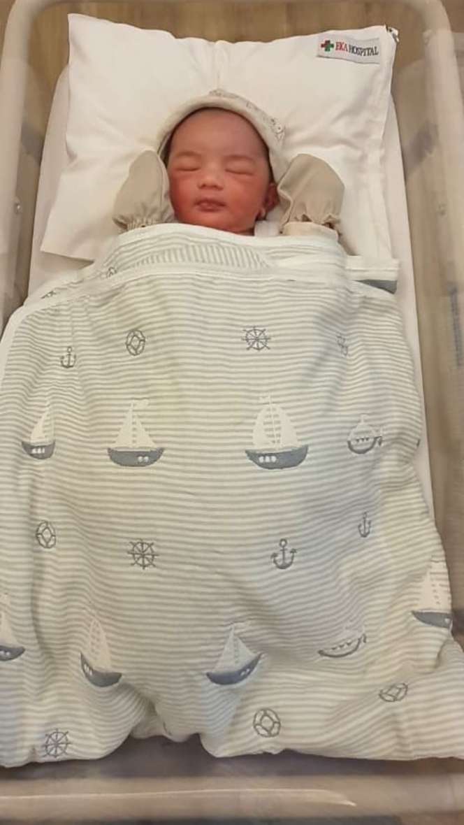 Momen Istri Opick, Bebi Silvana Melahirkan Bayi Laki-laki