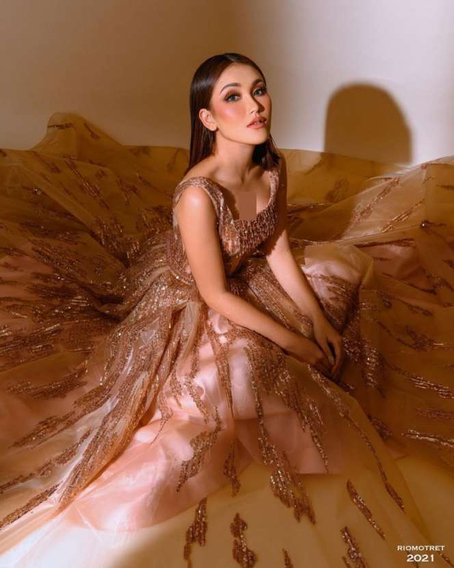 5 Pedangdut Pemotretan Berbusana Glamor, duh Ayu Ting Ting...