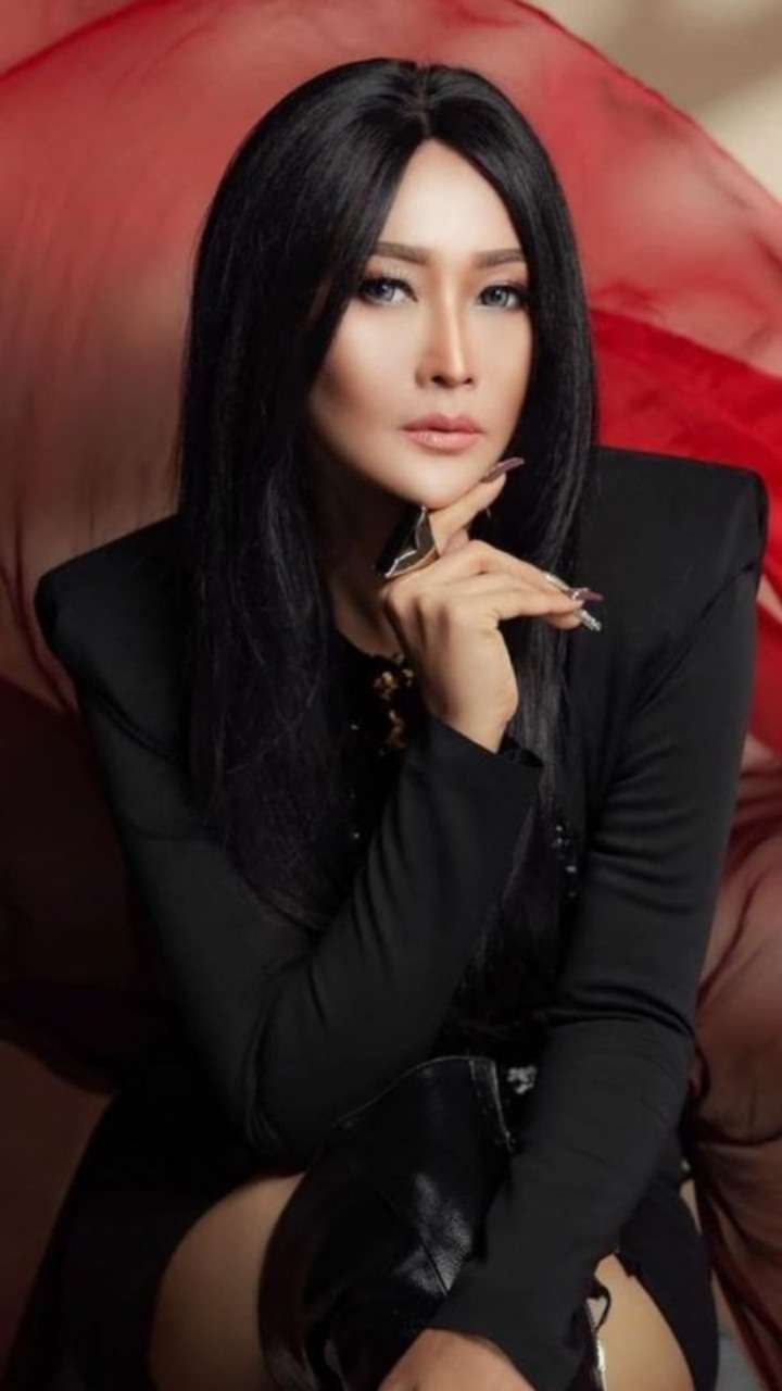 5 Pedangdut Pemotretan Berbusana Glamor, duh Ayu Ting Ting...