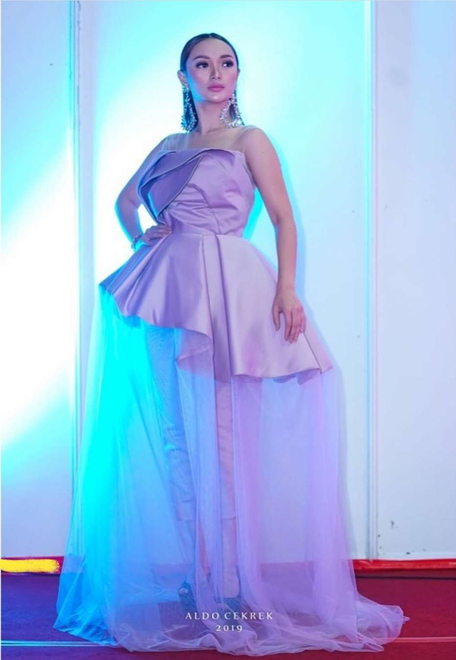 5 Pedangdut Pemotretan Berbusana Glamor, duh Ayu Ting Ting...