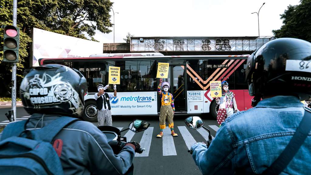 Jakarta Darurat Covid-19, Para Badut Turun ke Jalan
