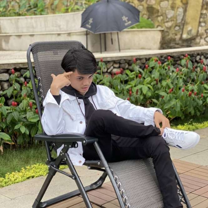 8 Foto Adam Anak Ucok Baba yang Jarang Disorot, Ganteng Ngab!