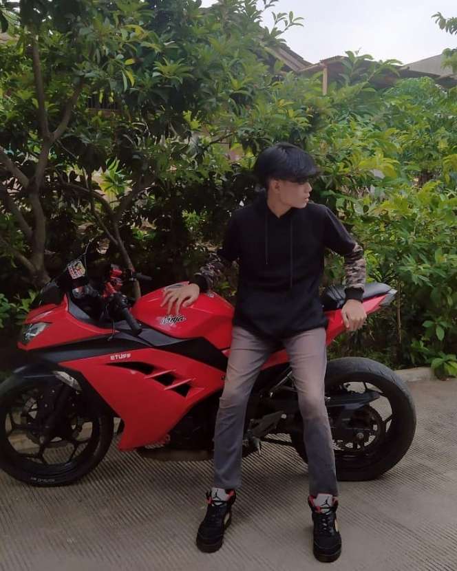 8 Foto Adam Anak Ucok Baba yang Jarang Disorot, Ganteng Ngab!