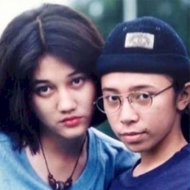 5 Potret Lawas Persahabatan Melly Goeslaw dan Nike Ardilla