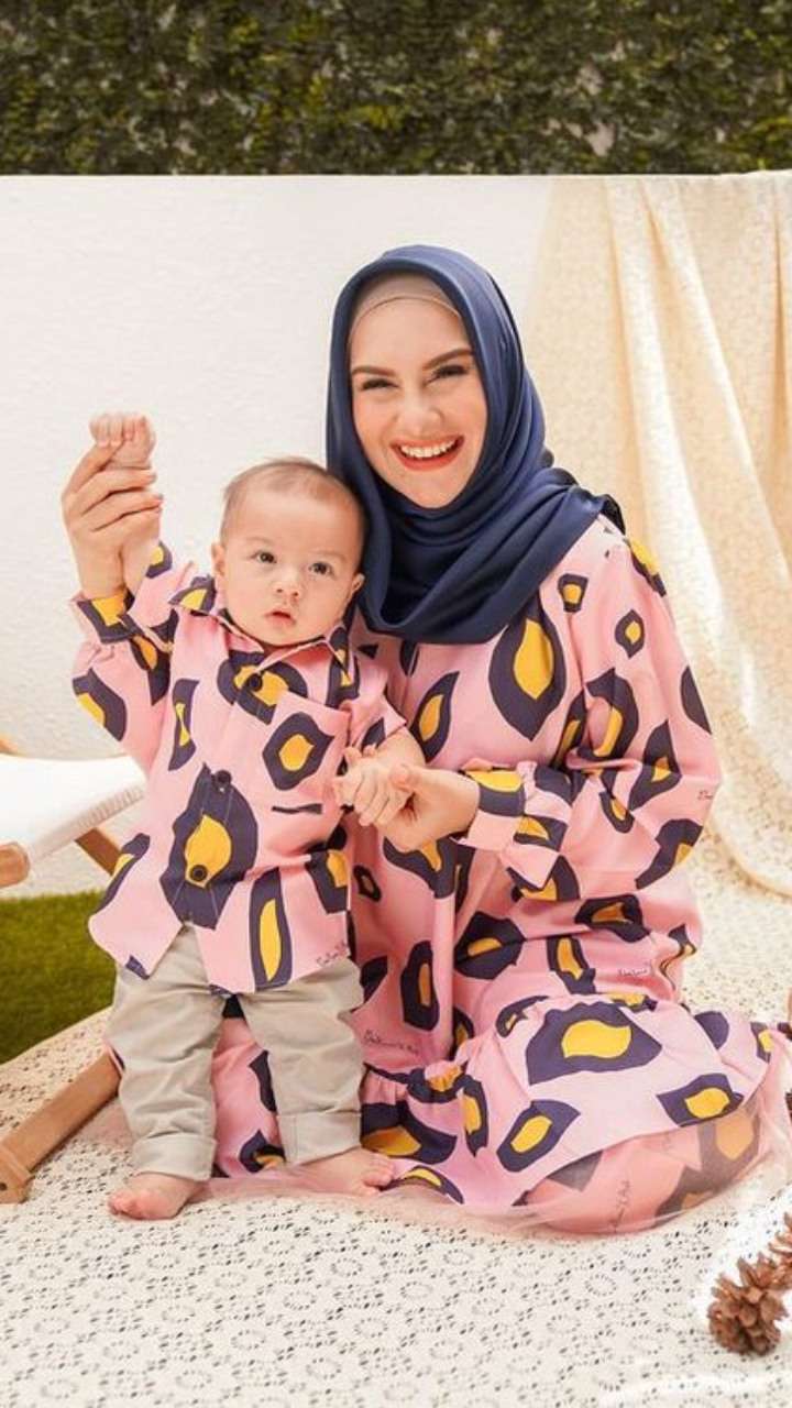 5 Potret Kompak Irish Bella dan Baby Air, Baju Kembaran