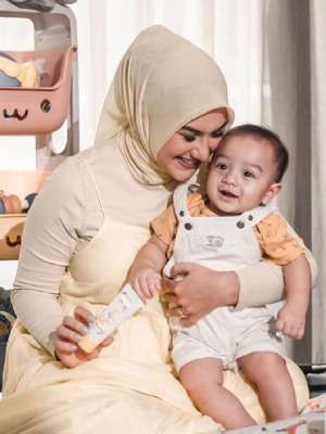 5 Potret Kompak Irish Bella dan Baby Air, Baju Kembaran