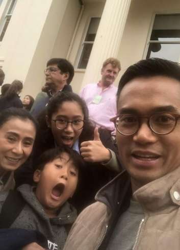 6 Momen Kelulusan Putri Anindya Bakrie di SMA Top Inggris