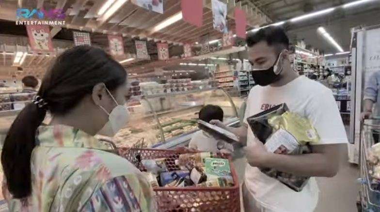 10 Momen Raffi-Nagita Masak Daging Rp1,6 Juta, Sultan Ngab!