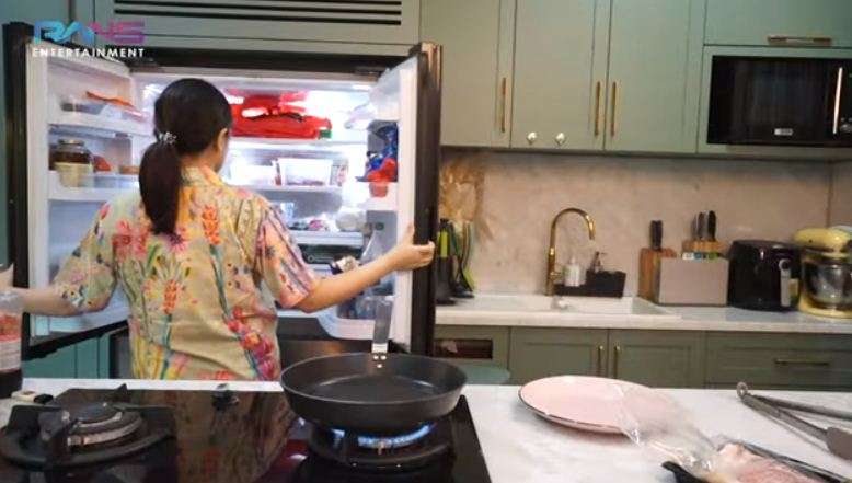 10 Momen Raffi-Nagita Masak Daging Rp1,6 Juta, Sultan Ngab!