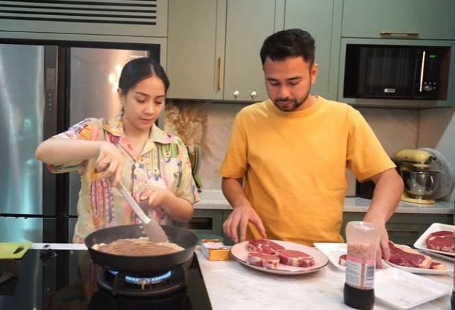 10 Momen Raffi-Nagita Masak Daging Rp1,6 Juta, Sultan Ngab!