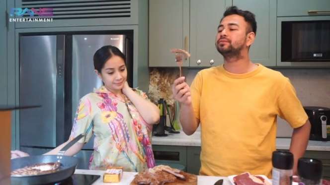 10 Momen Raffi-Nagita Masak Daging Rp1,6 Juta, Sultan Ngab!