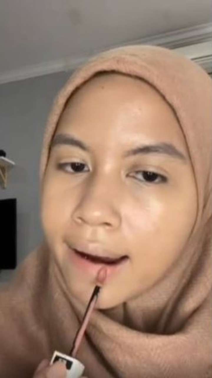Potret Istri Ben Kasyafani Tampil Polos, Nyaris Tak Dikenali