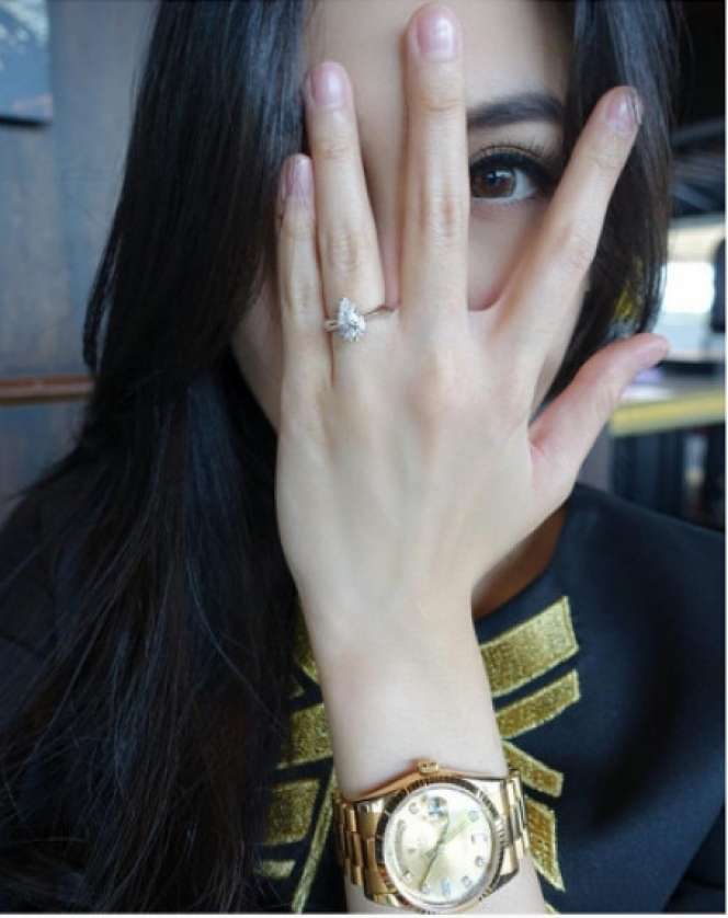 10 Potret Lawas Seleb Saat Dilamar Suami, Nagita Paling Haru!