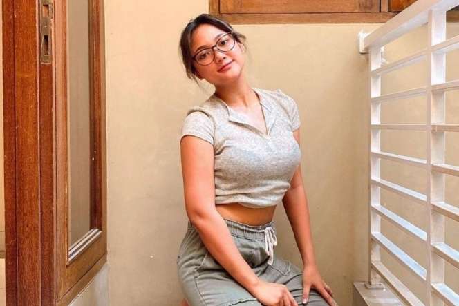 9 Foto Marion Jola Tampil Polos, Body Goals-nya Bikin Salfok!