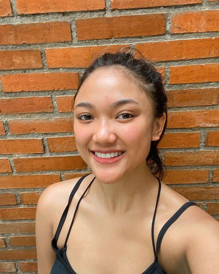9 Foto Marion Jola Tampil Polos, Body Goals-nya Bikin Salfok!