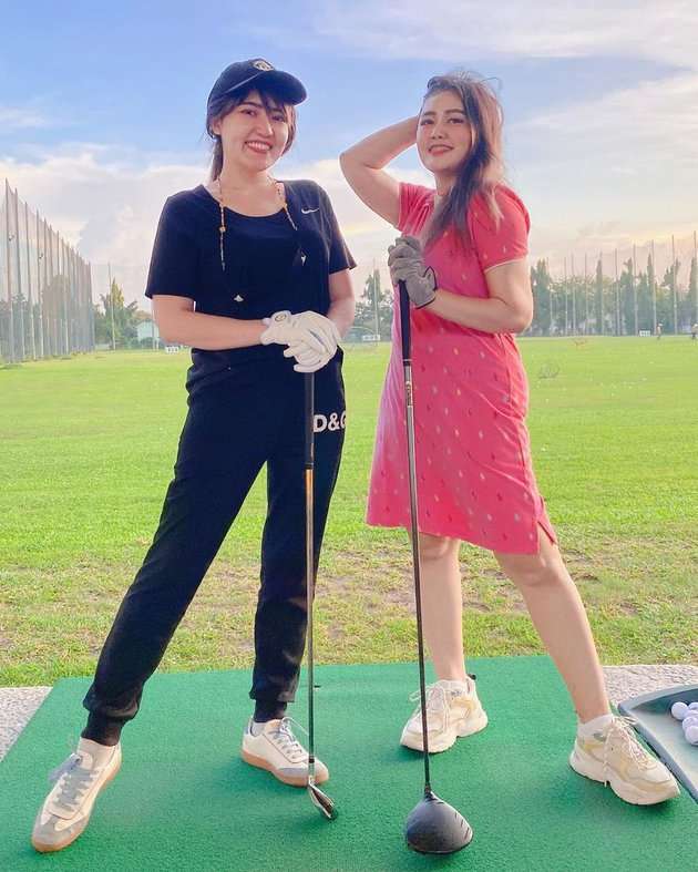 6 Potret Mella Rossa, Adik Via Vallen yang Jarang Tersorot