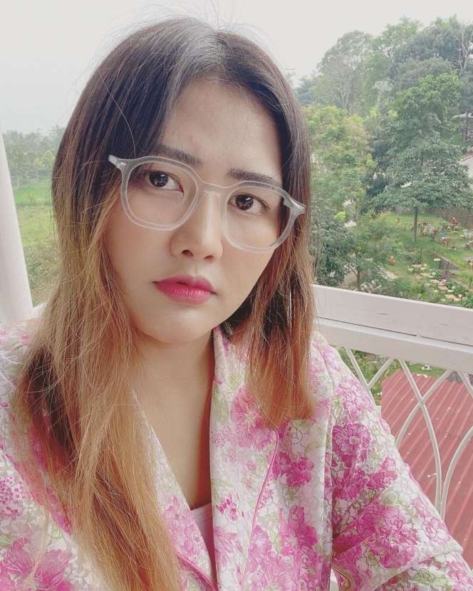 6 Potret Mella Rossa, Adik Via Vallen yang Jarang Tersorot