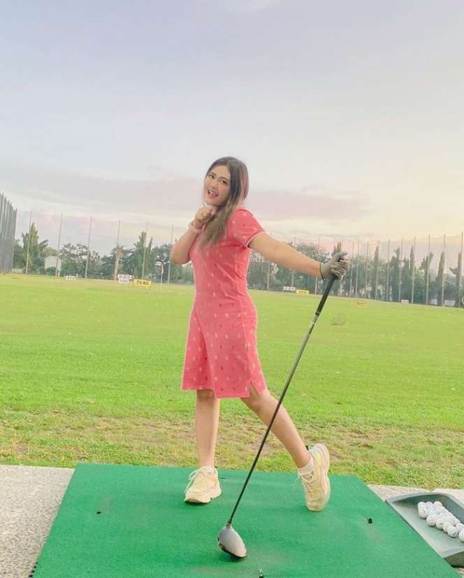 6 Potret Mella Rossa, Adik Via Vallen yang Jarang Tersorot