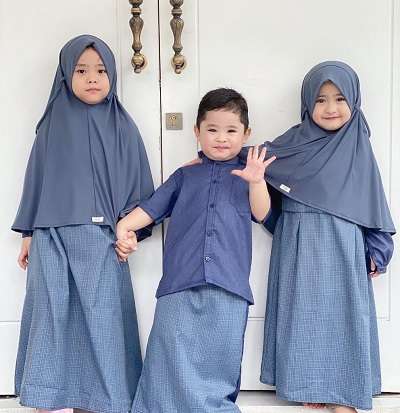 10 Potret Buah Hati Oki Setiana Dewi Kompak Pakai Baju Kembar