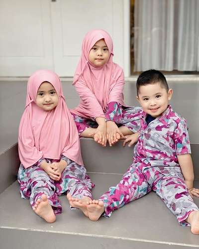 10 Potret Buah Hati Oki Setiana Dewi Kompak Pakai Baju Kembar