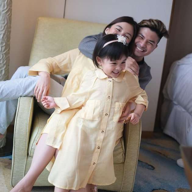10 Potret Harmonis Chelsea Olivia & Glenn Alinskie Bareng Anak