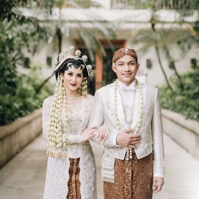 5 Gaya Selebgram Rachel Theresia, Sekarang Jadi Mantu Menteri