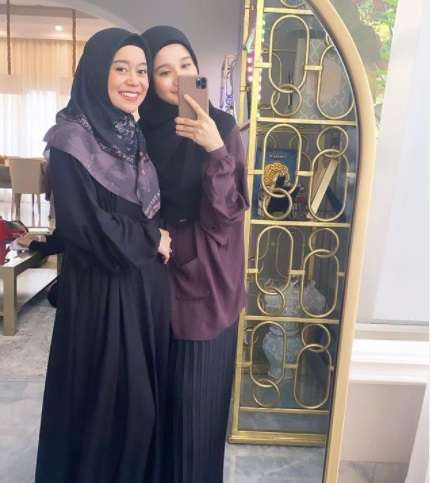 Momen Photoshoot Laudya Cynthia Bella dan Lesti, Makin Anggun!