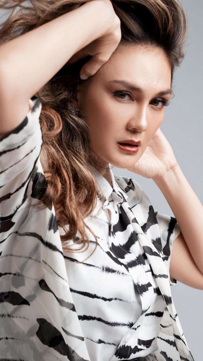 5 Foto Terbaru Luna Maya, Kebangetan Manisnya!