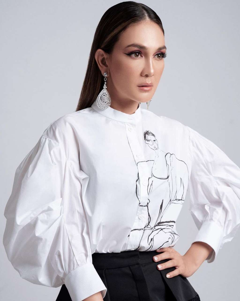 5 Foto Terbaru Luna Maya, Kebangetan Manisnya!