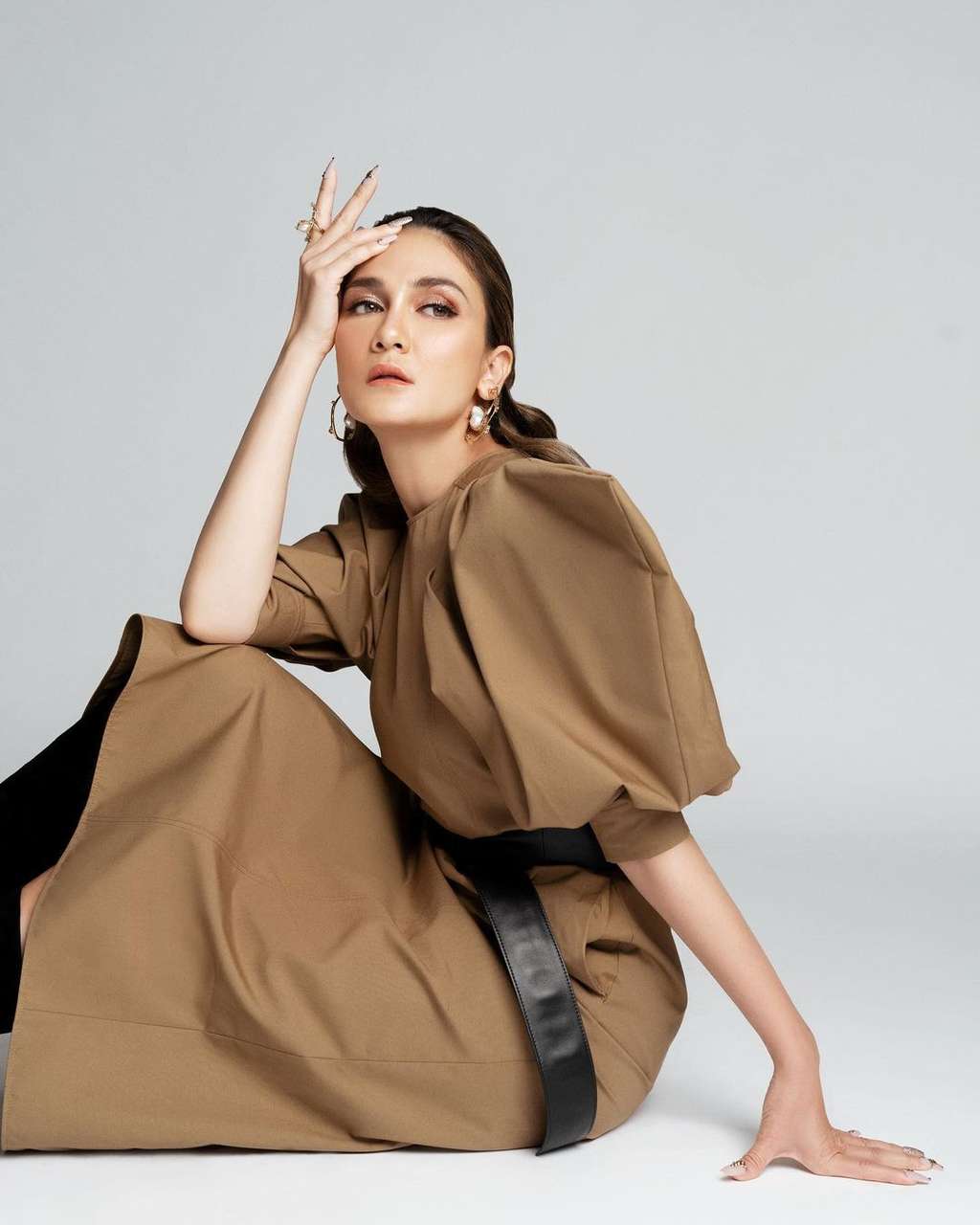 5 Foto Terbaru Luna Maya, Kebangetan Manisnya!