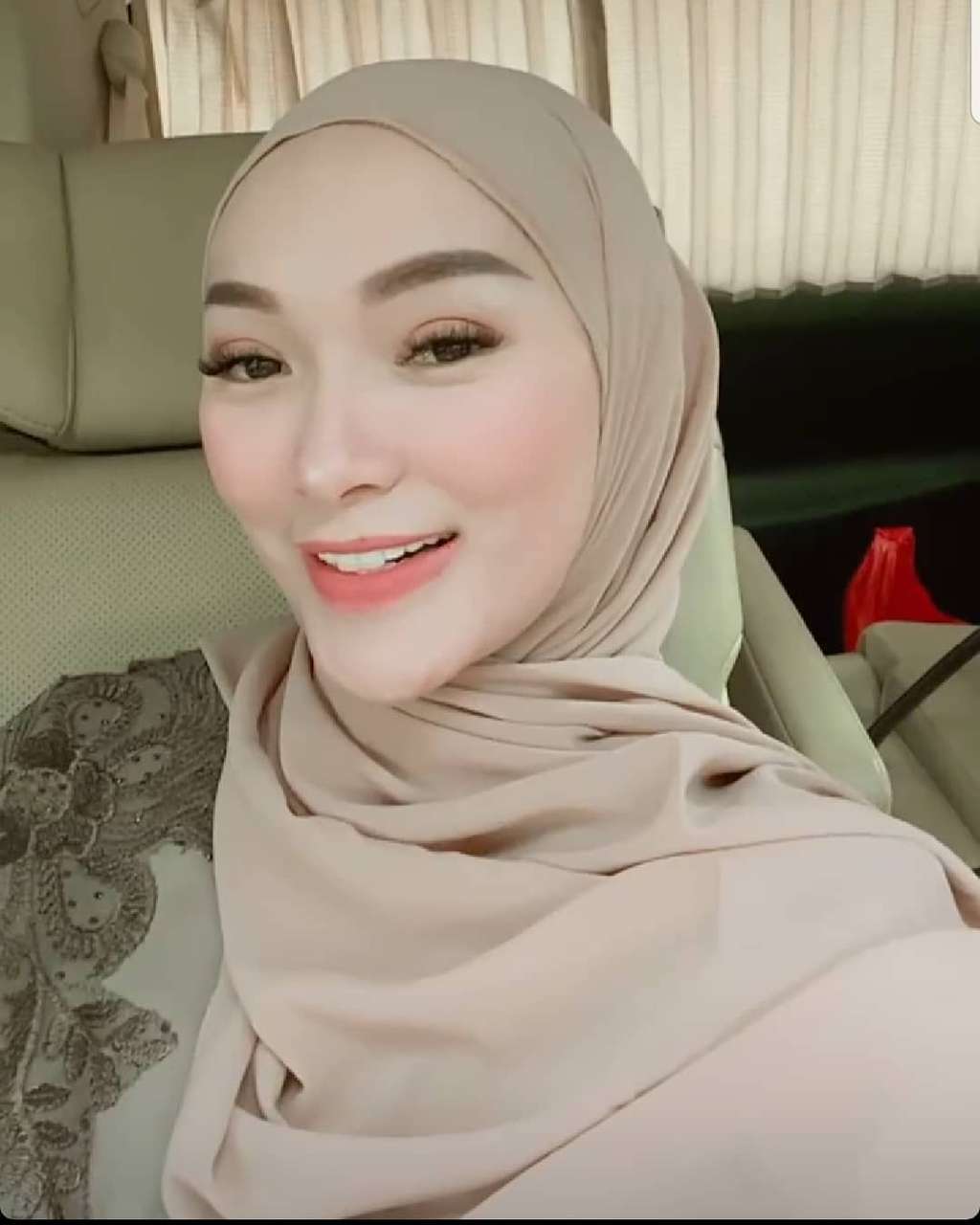 Tak Sangka, 9 Nama Asli Seleb Ini Beda Jauh dengan di Panggung