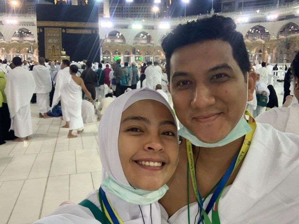 9 Foto Lawas Seleb Saat di Tanah Suci, Ayu Ting Ting Manglingi