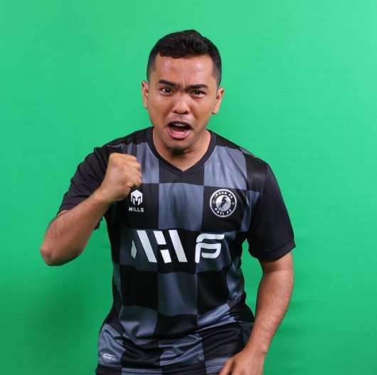 6 Potret Putra Siregar, Dulu Pengamen Kini Masuk Rekor Muri